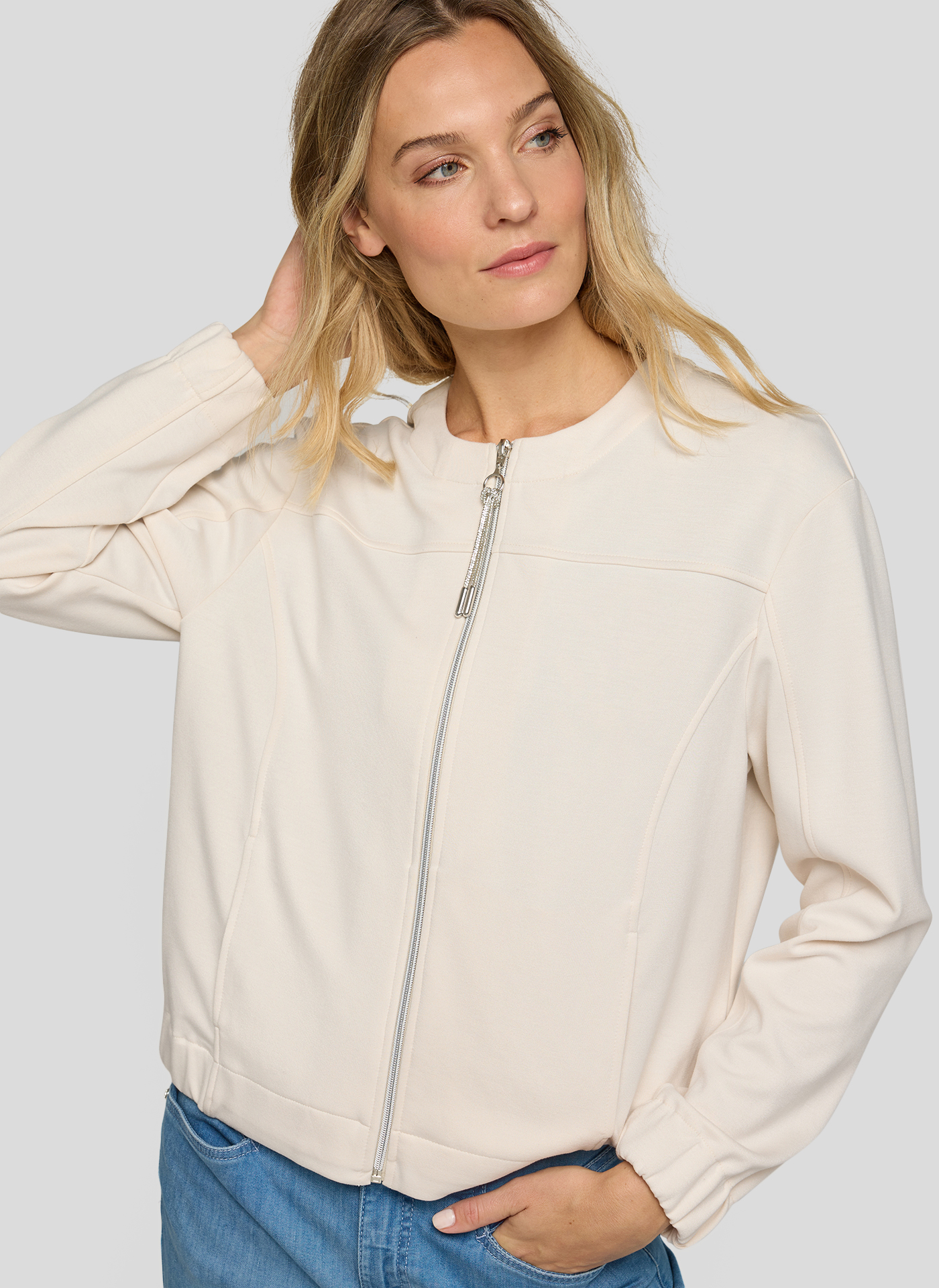 ЖАКЕТ RABE светлая куртка на молнии с рельефными швами и округлой горловиной