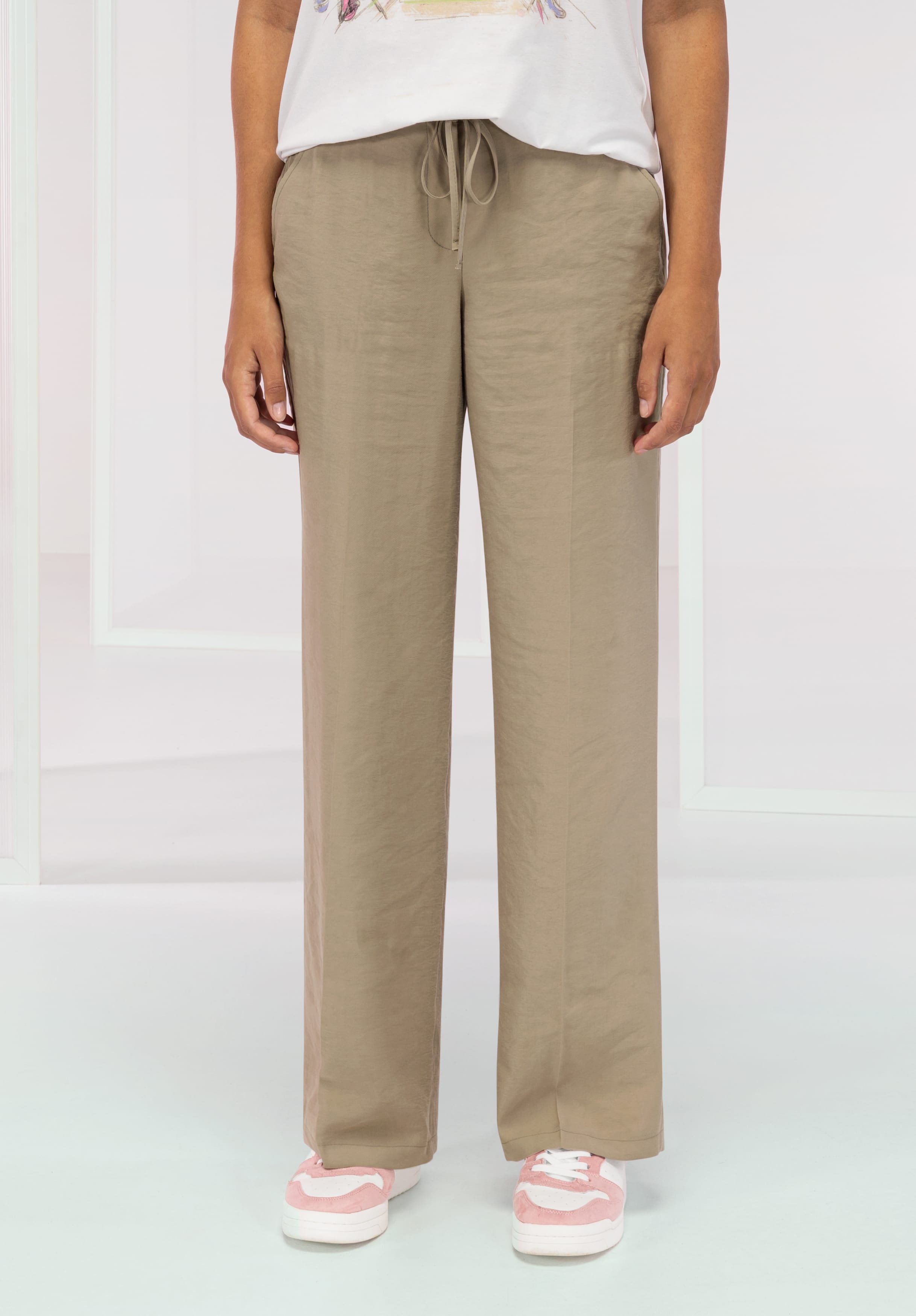 БРЮКИ BIANCA широкие прямые с эластичным поясом и мягкой фактурой